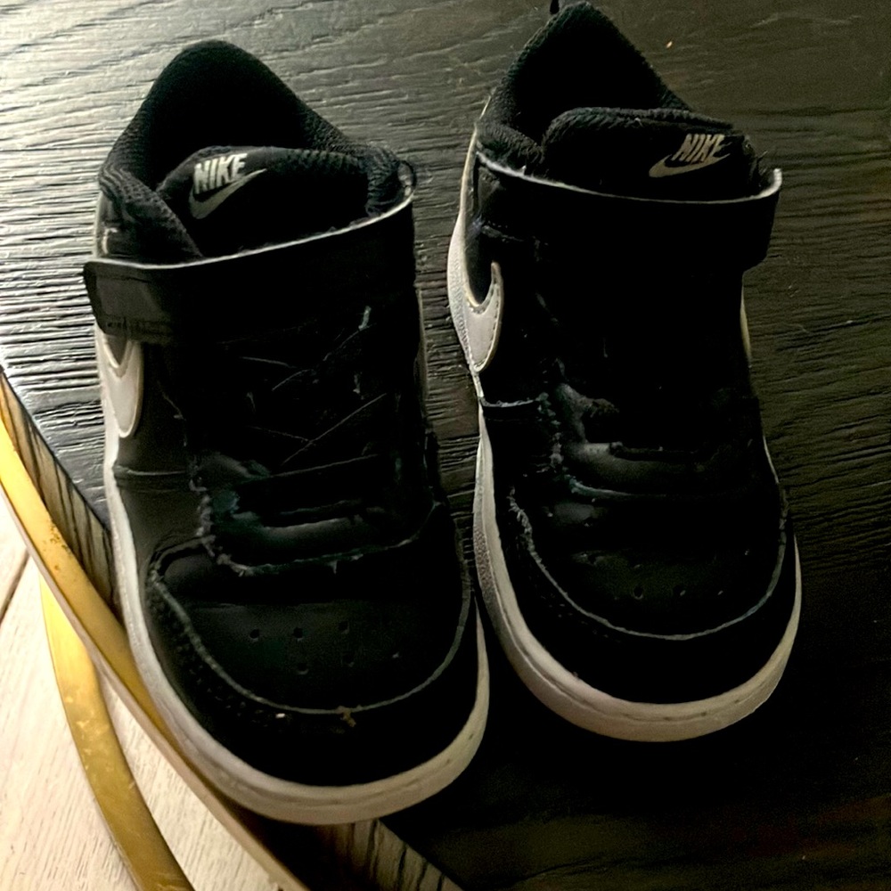 Like new toddler boys size 8 black leather nike